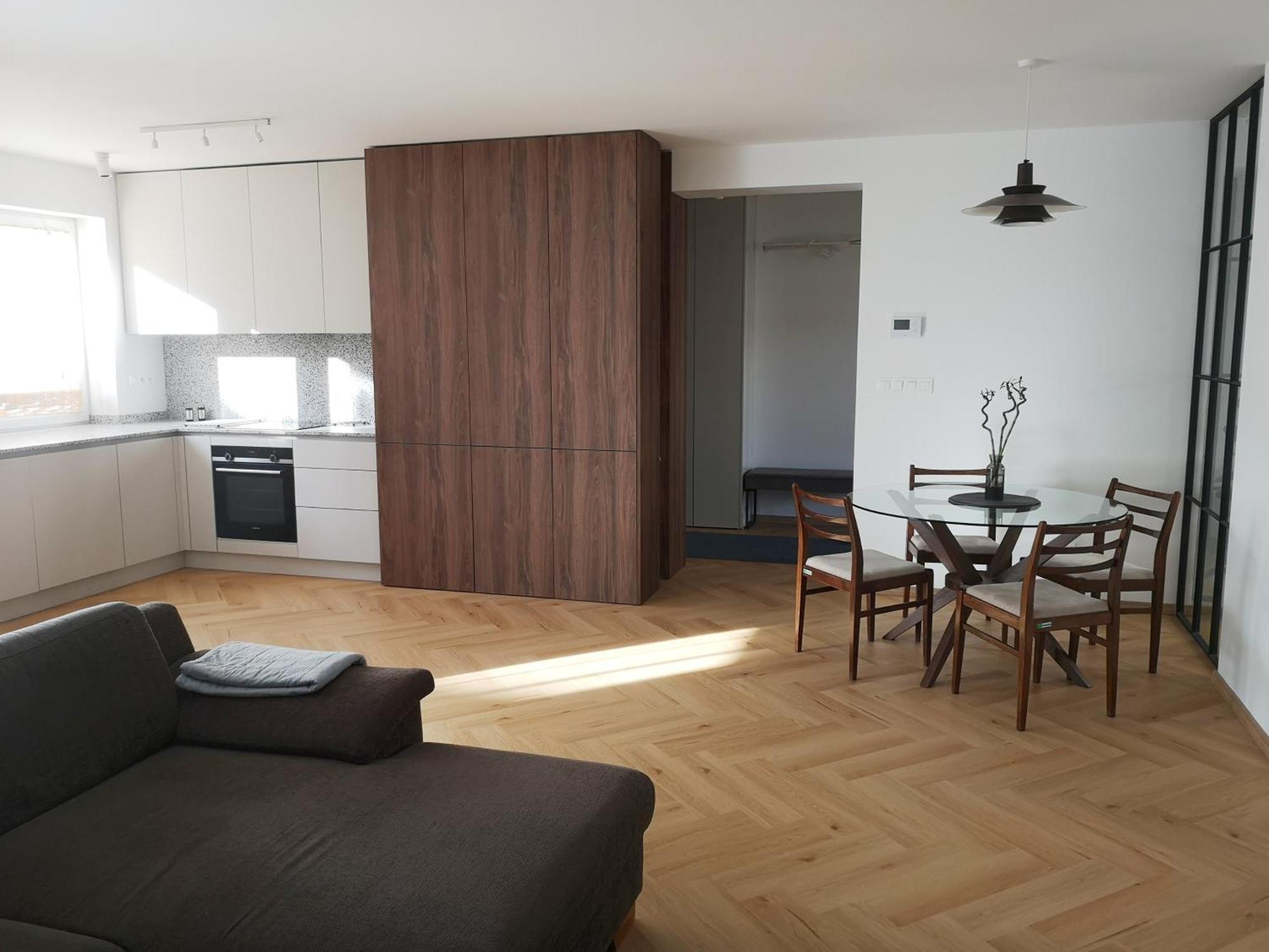 Beautiful New Apt In Old Town Near Train Station - Free Parking Bratislava Esterno foto