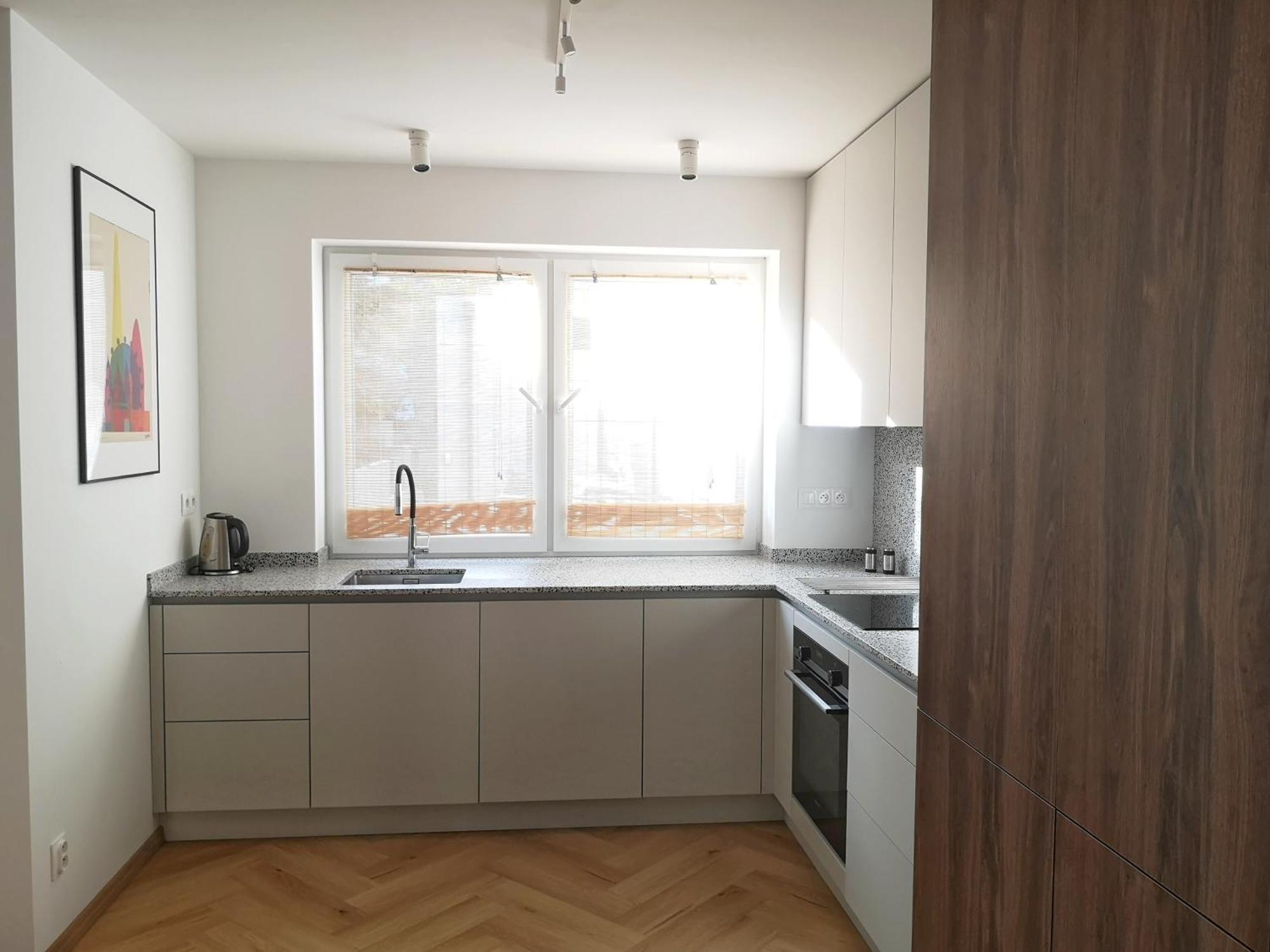 Beautiful New Apt In Old Town Near Train Station - Free Parking Bratislava Esterno foto